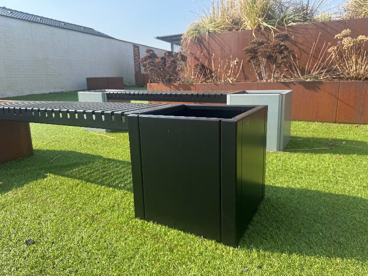 Sorte-plantekasser-eu