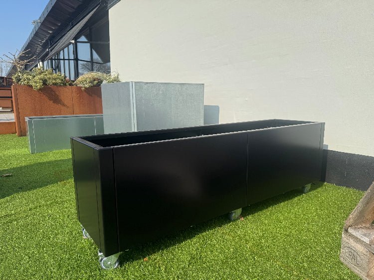 Sorte-plantekasser-eu