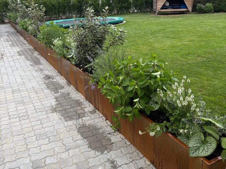 byJEMA Cortenstahl Hochbeet B40 x H40 cm im Garten – rechteckiges Hochbeet zur Bepflanzung von Gemüse, Kräutern oder Blumen