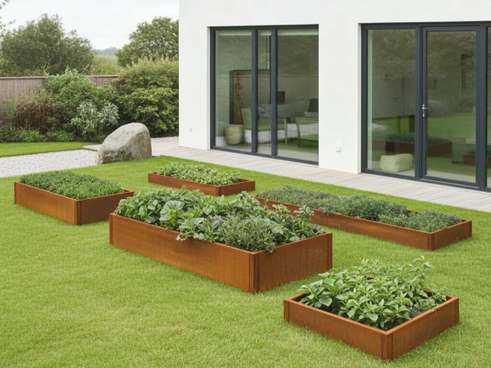 byJEMA CUBY Hochbeete aus Cortenstahl im Gemüsegarten mit Kräutern und Gemüse