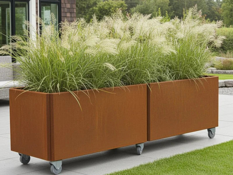 Niedriger rechteckiger EDGY Pflanzkübel aus Cortenstahl als Modul kombiniert