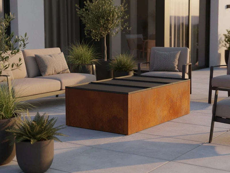 Loungetisch aus Cortenstahl als Gartenmöbel
