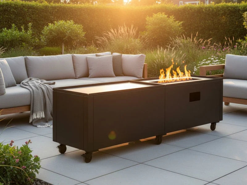 Loungetisch mit Feuer und Rädern