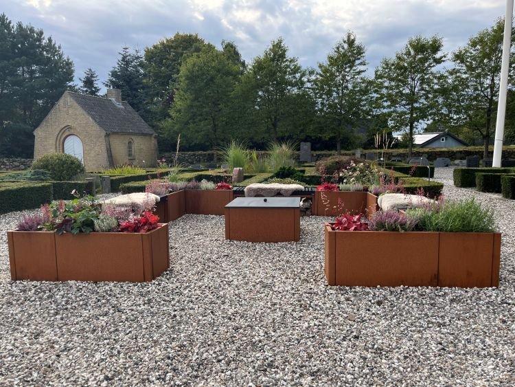 Garden bonfire with benches - perfect for the whole family