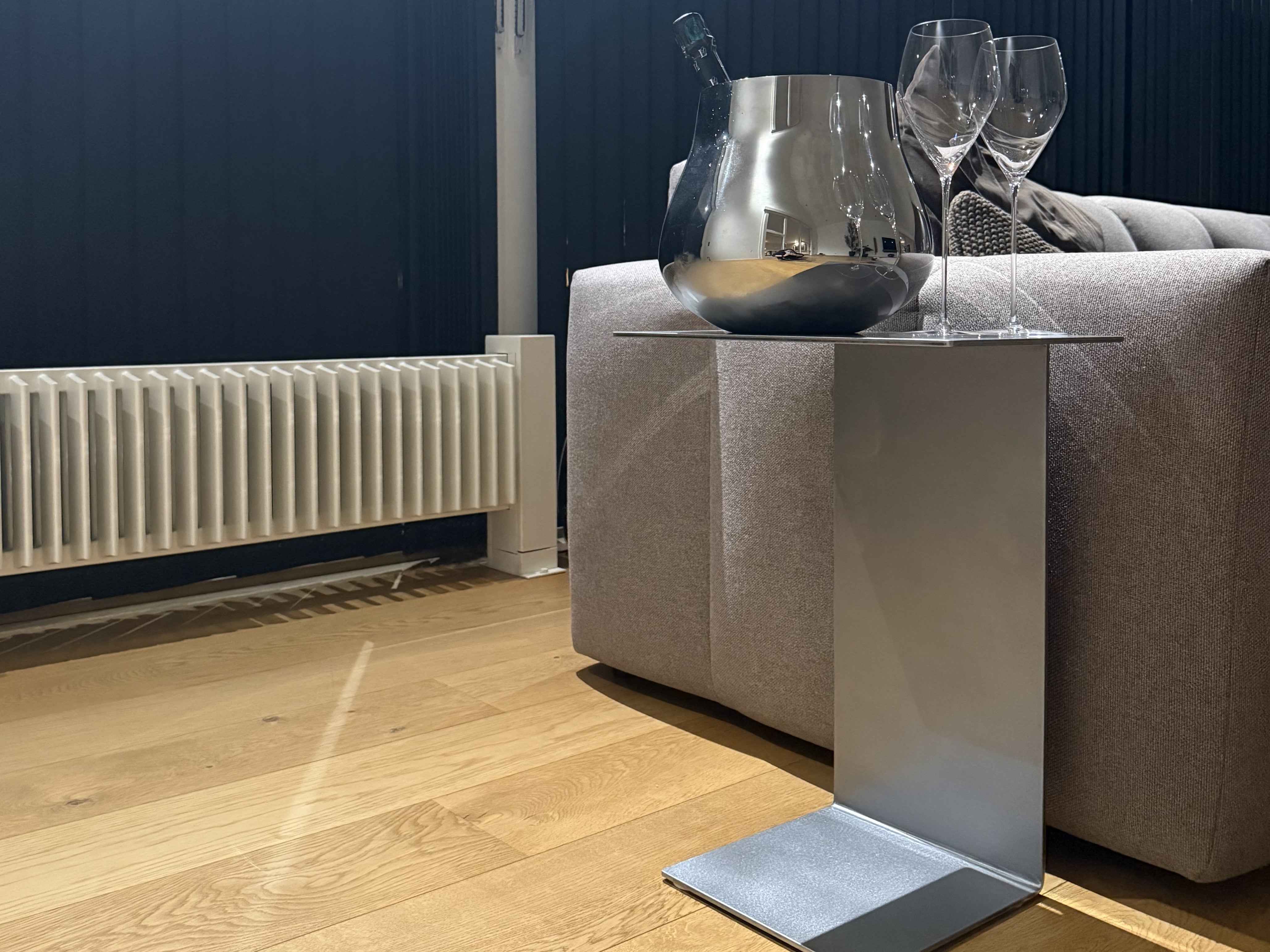 BAZE side table in raw steel – 39.5 cm
