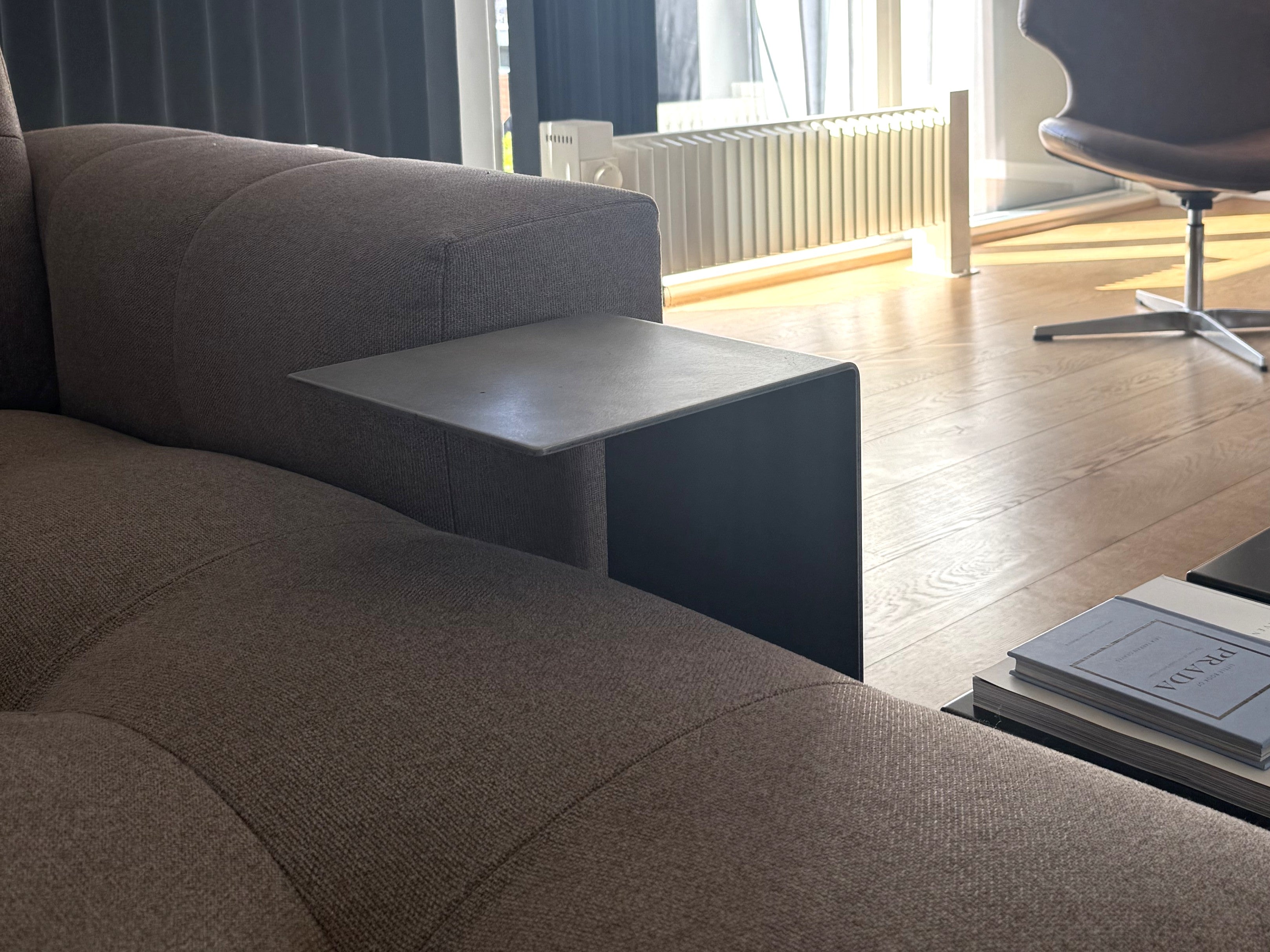 BAZE side table in raw steel – 24.5 cm
