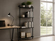 AXIS Regal aus schwarz lackiertem Stahl als Stauraumlösung im Homeoffice mit Büchern, Pflanzen und Büroaccessoires.