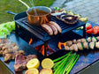 byJEMA Feuerplatte aus Cortenstahl mit erhöhtem Grillrost – Grillen im Garten mit Würstchen, Steak, Gemüse und Kupfertopf über offenem Feuer