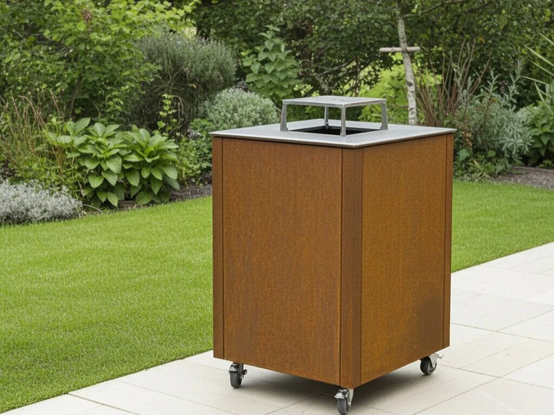 Mobiler Feuergrill aus Cortenstahl von CUBY mit Rollen