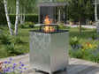 CUBY Feuergrill aus verzinktem Stahl im grünen Naturgarten