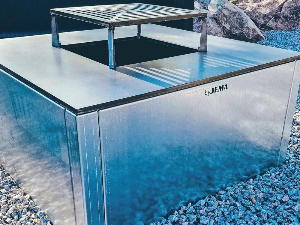 Detail des CUBY Feuergrills aus verzinktem Stahl