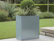 CUBY hoher rechteckiger Pflanzkübel aus verzinktem Stahl auf Terrasse