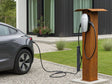 Ladesäule aus Cortenstahl für Elektroauto am Haus