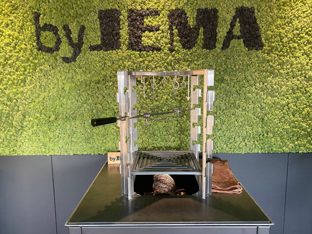 Rotisserie Stativ in der Ausstellung bei byJEMA